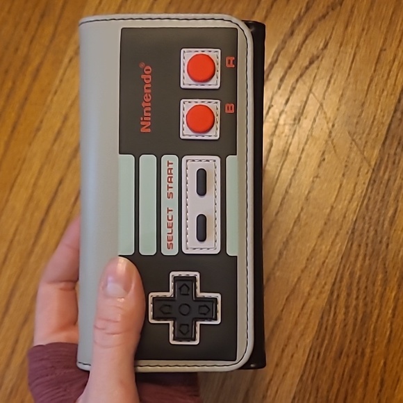 Nintendo Controller Wallet - Picture 11 of 15